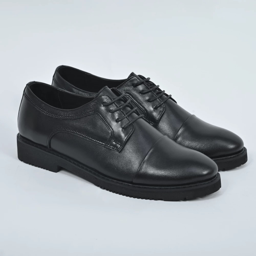 CHAUSSURE AVEC LACET — Noir