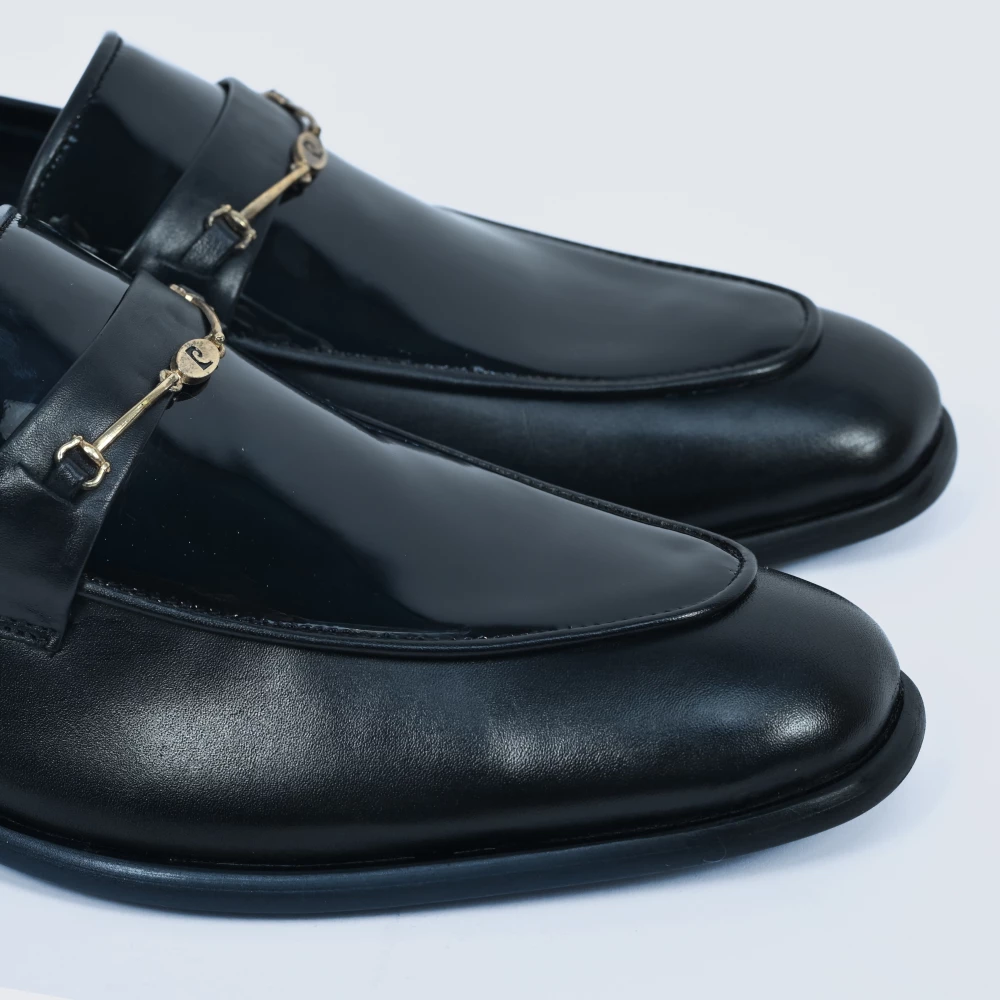 CHAUSSURE EN VERNIS