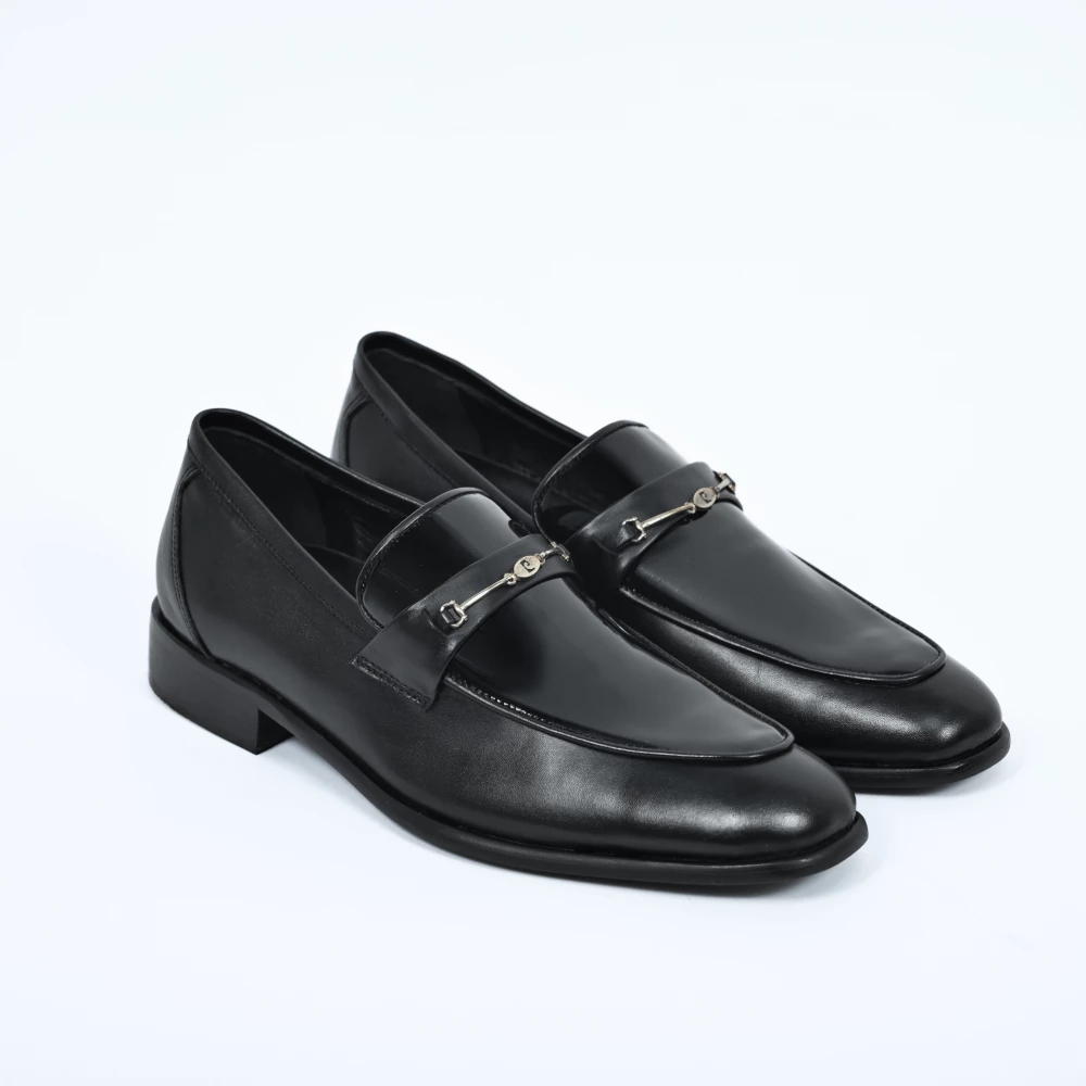 CHAUSSURE AVEC BOUCLE
