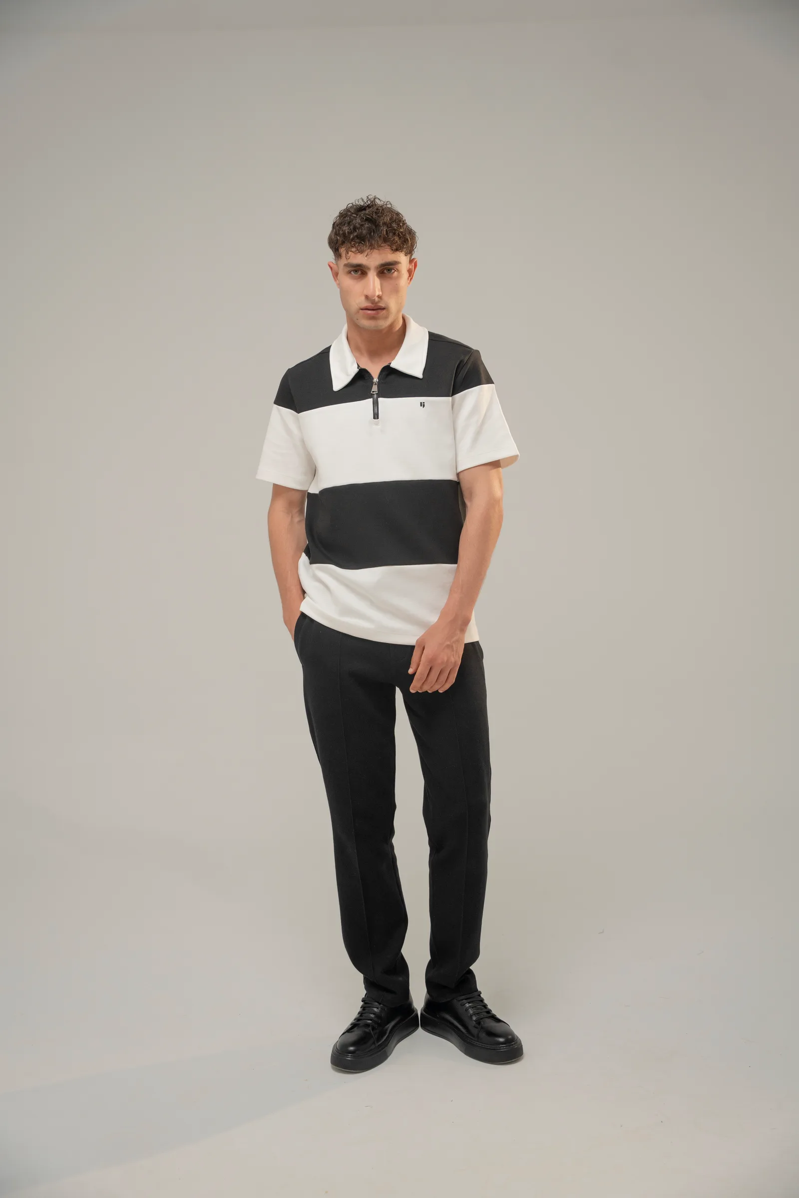 POLO ZIPE A RAYURES BICOLOR