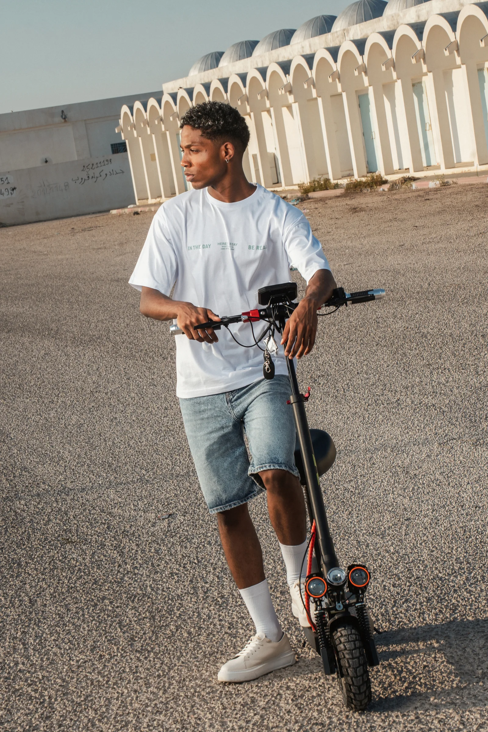 SHORT DENIM A POCHES RAGLANTS